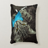 Tabby Cat with Feather by Shirley Taylor アクセントクッション (正面(垂直))