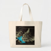Tabby Cat with Feather by Shirley Taylor ラージトートバッグ (正面)