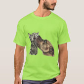 Tabby Kitten Getting A Pit Bull Kiss Tシャツ (正面)