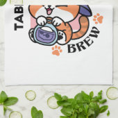 Tabby Witch Brew – Cute Halloween Cat Design キッチンタオル (折り畳み)