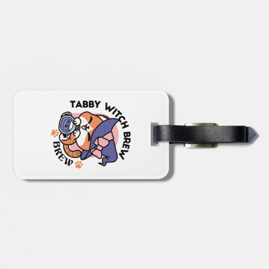 Tabby Witch Brew – Cute Halloween Cat Design ラゲッジタグ (裏面横)