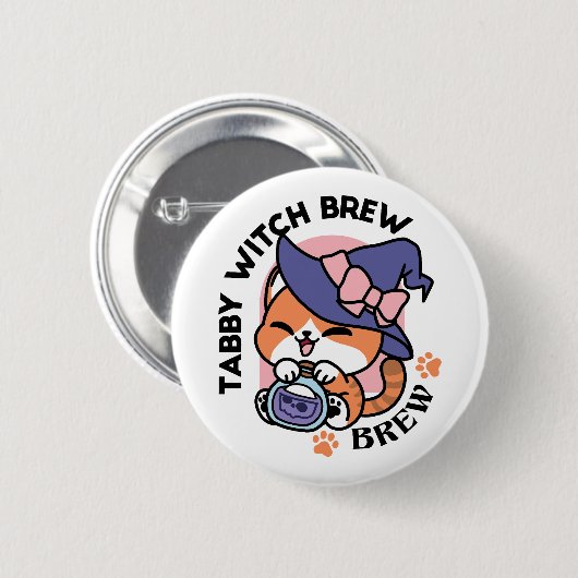Tabby Witch Brew – Cute Halloween Cat Design 缶バッジ (正面&裏面)