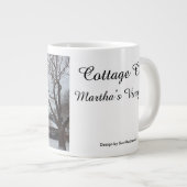 Tabernacle and Snow Gray Skies – マーサのブドウ畑 ジャンボコーヒーマグカップ (正面右)