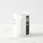 Tabernacle Window Reflection - Martha's Vineyard ボーンチャイナマグカップ (裏面)