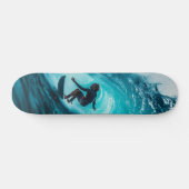 Tabla de Skate Surfista Montado en una Ola Marina スケートボード (横)