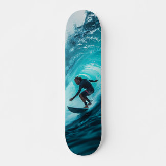 Tabla de Skate Surfista Montado en una Ola Marina スケートボード