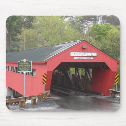Taftsvilleの屋根付橋、ヴァーモント マウスパッド (正面)