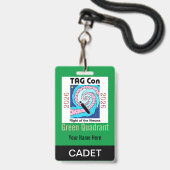 TAG Con 2026 - 緑の四分儀 - 士官候補生バッジ バッジ (裏面(ネックストラップ付))