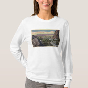 Tahquitz渓谷からの都市眺め Tシャツ