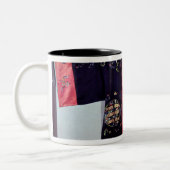 Taiのキーのインおよびヤンが付いている道教徒ローブ ツートーンマグカップ (左)