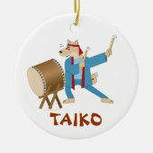 Taikoのドラム漫画犬のTaikoのドラマー セラミックオーナメント (正面)