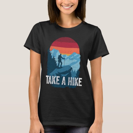 Take A Hike Retro Hiker Outdoors Trekking Nature H Tシャツ (正面)
