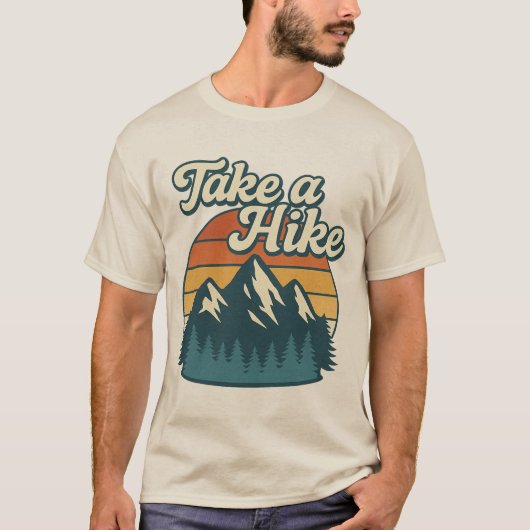 Take a Hike T-Shirt – Outdoors Hiking Tee Tシャツ (正面)
