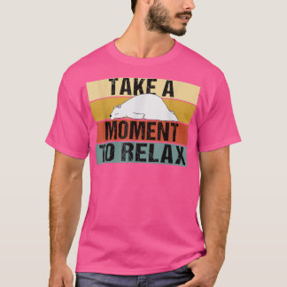 Take A Moment to Relax Lazy Funny Retro Bear  Tシャツ