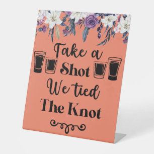 Take a Shot我々は結び目ゴシックフローラ結婚の 台座サイン