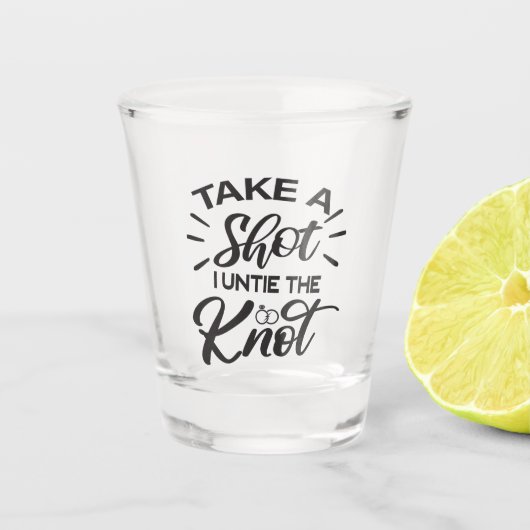 Take A Shot Untie The Knoteを解く – 離婚おもしろいパーティー ショットグラス (正面)