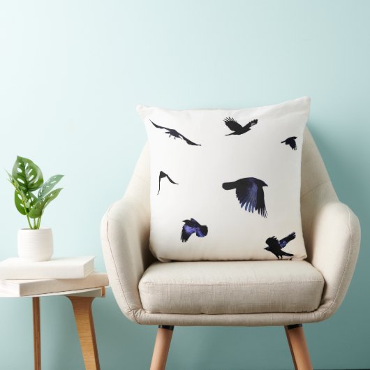 Take Flight Crow Throw Pillow クッション (椅子)