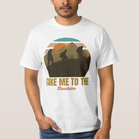 "Take Me To The Mountains" Retro Hiking Silhouette Tシャツ (正面)