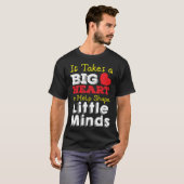 Takes A Big Heart To Shape Little Minds Teacher Ap Tシャツ (正面フル)