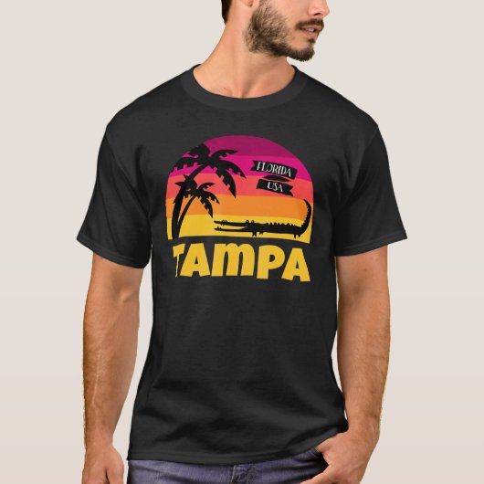 Tampa Florida Retro Sunset And Alligator Tシャツ (正面)