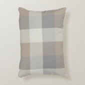 Tan、Gray、およびアイボリーPlaidニュートラル アクセントクッション (正面(垂直))