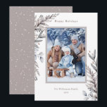 Tan & Gray Winter Botanics水彩写真 シーズンカード<br><div class="desc">このクリスマスフォトエレガントカードは、柔らかい日焼けと灰色の水色の冬の植物を展示する。この洗練されたホリデーカードを縦写真でパーソナライズし、「ハッピーホリデー」というメッセージにフェスティバルtouchを追加。</div>