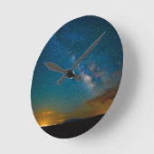 Taos、ニューメキシコ上の銀河 ラウンド壁時計 (傾斜)