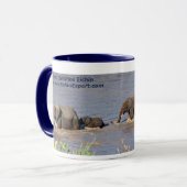 Tarangireの川のマグを交差させている象 マグカップ (正面左)