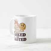 Tasked and Toasted | ユーモアあふれる職場の混乱 コーヒーマグカップ (正面左)