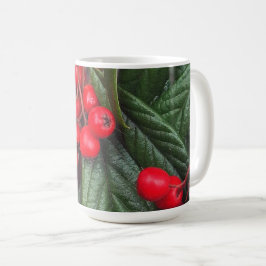 Tasse mit herbstlichen, roten Vogelbeeren コーヒーマグカップ