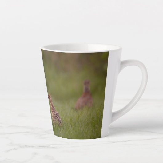 Tasse mit süßer Fasanenmutter und Kinder カフェラテマグ (右)