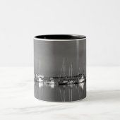 tasse photo noir et blanc, bateaux ツートーンマグカップ (中央)