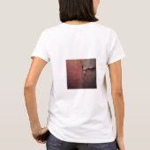 Tattered Canvas Abstract in Rust and Earth Tシャツ (裏面)