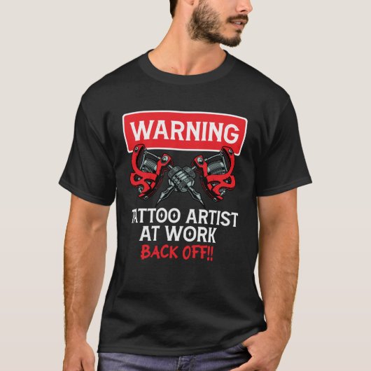 Tattoo警告 Artist at work Tattoo Artist Tシャツ (正面)