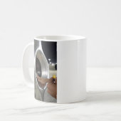 Tatyed Perfuming the Black Stone コーヒーマグカップ (正面左)