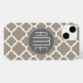 Taupeとグレーのクローバーパターンのトリプルモノグラム Case-Mate iPhoneケース (裏面 (横))