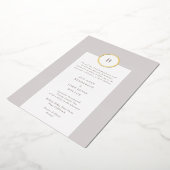 Taupeと金ゴールドサークルモノグラム結婚ズ 箔招待状 (回転した状態)