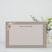 TaupeとPinkのフローラパーソナライズされた具 便箋 (スタンド正面)