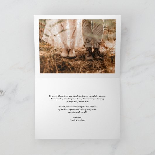 Taupeグリーンレトロはっきりしたタイポグラフィ写真結婚の サンキューカード (内部)