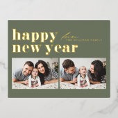 Taupeグリーンレトロタイポグラフィフォトハッピー新年 箔シーズンポストカード (正面)