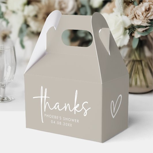 Taupeミニマリストスクリプトブライダルシャワーゲーブル フェイバーボックス