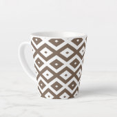 Taupe brown and white diamond pattern カフェラテマグ (左アングル)