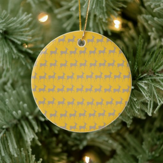 🦌 Taupe Reindeer Pattern Round Christmas Ornament セラミックオーナメント (ツリー)