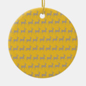 🦌 Taupe Reindeer Pattern Round Christmas Ornament セラミックオーナメント (正面)