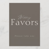 Taupe Wedding Favors Sign 招待状 (正面)