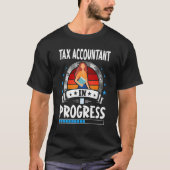 Tax Accountant In Progress Trainee Student Tシャツ (正面)