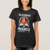 Tax Accountant In Progress Trainee Student Tシャツ (正面)