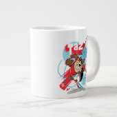 TAZ™サッカーのヘッドバッティング ジャンボコーヒーマグカップ (正面右)