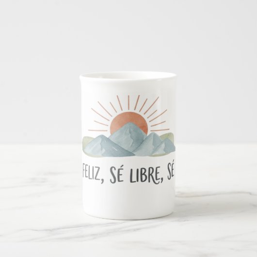 Taza Latte Motivacional Montañas ボーンチャイナマグカップ (正面)