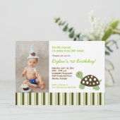 {TBA} 緑のモダンドットカメの誕生日招待状 5x7 招待状 (スタンド正面)